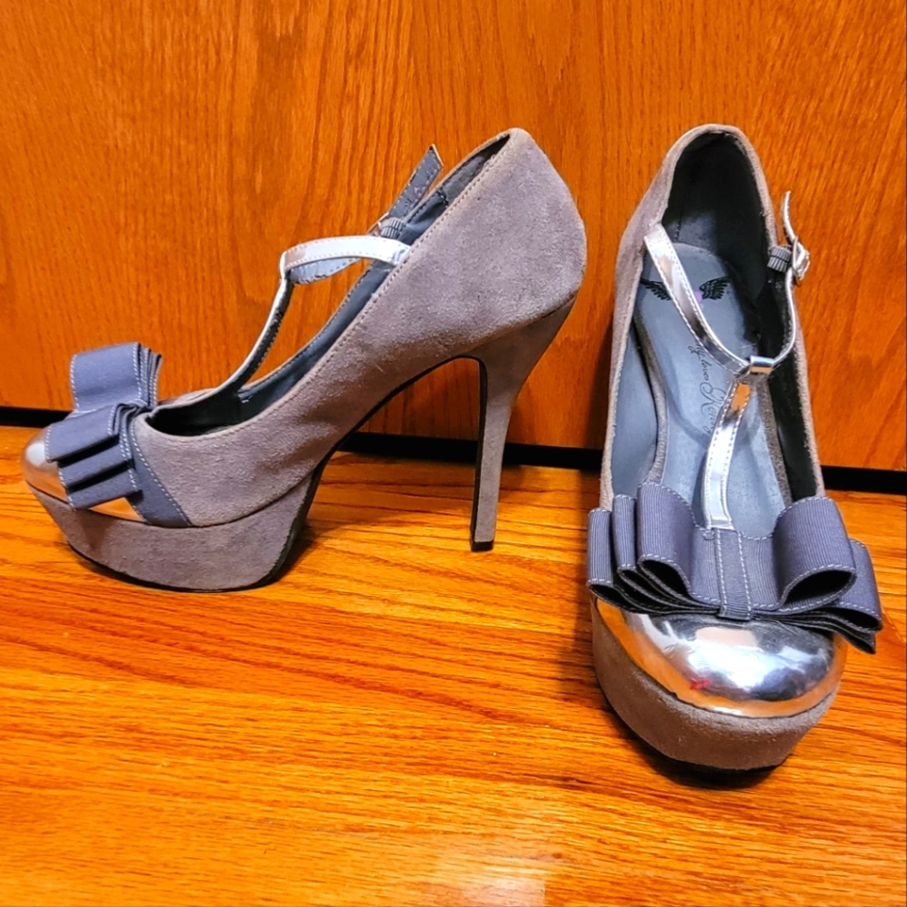 Penny Loves Kenny Pumps